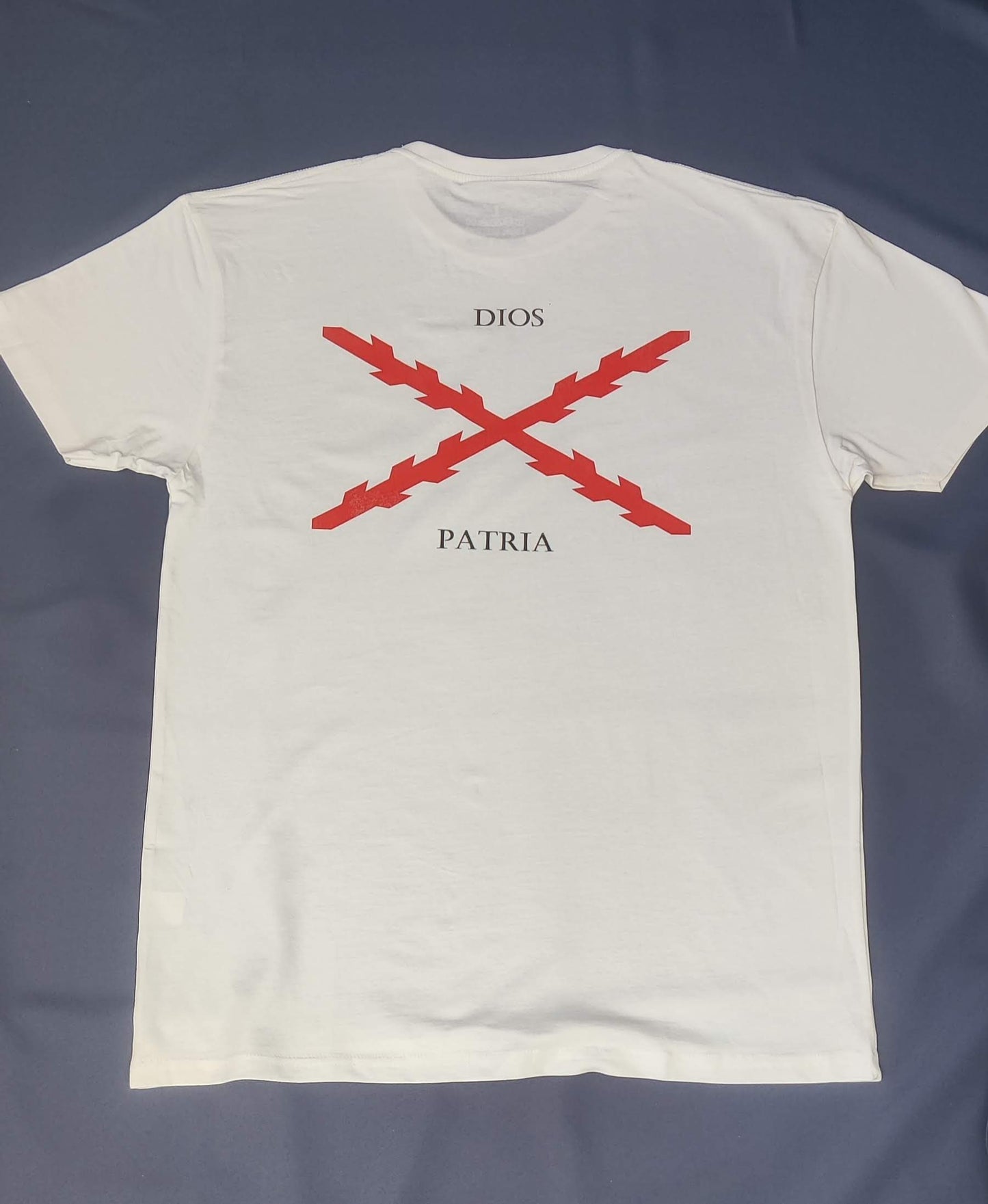 Camiseta Esencial "Cruz de Borgoña" | Calidad Premium y Algodón 100%