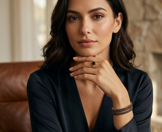 Pulsera Elástica "Brillo de Resistencia" - Cristales Negros y Acero (2mm)