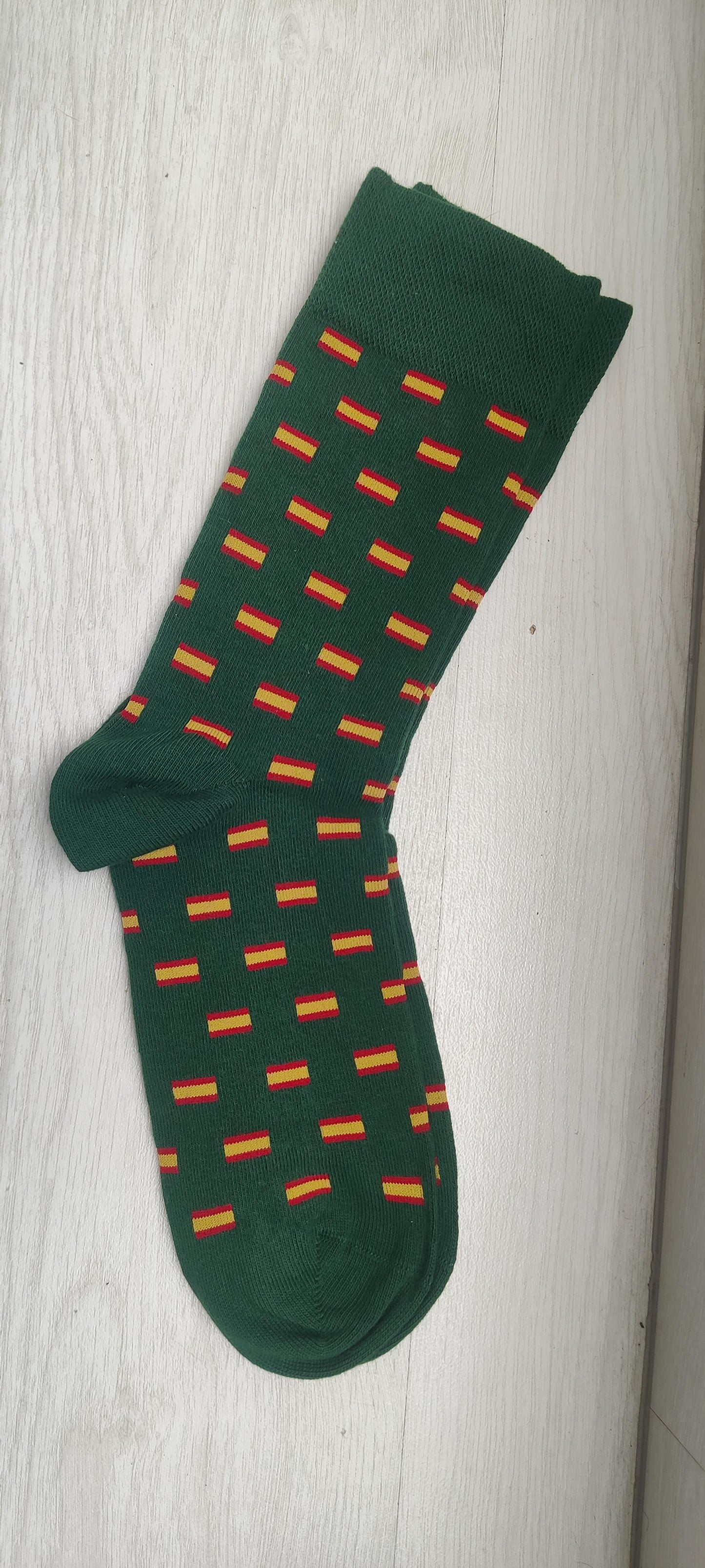 Pack Navidad Verde Bandera de España: Corbata de Seda Hecha a Mano, Calcetines y Pulsera