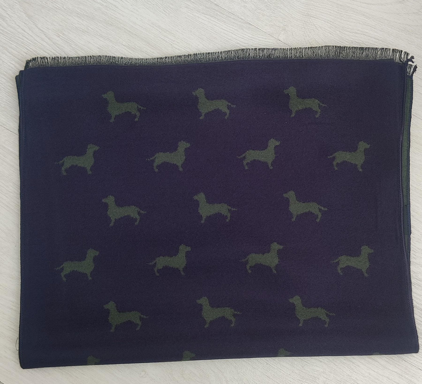 Pack de Regalo de Navidad Exclusivo: Bufanda Reversible, Calcetines a Juego y Pulsera España