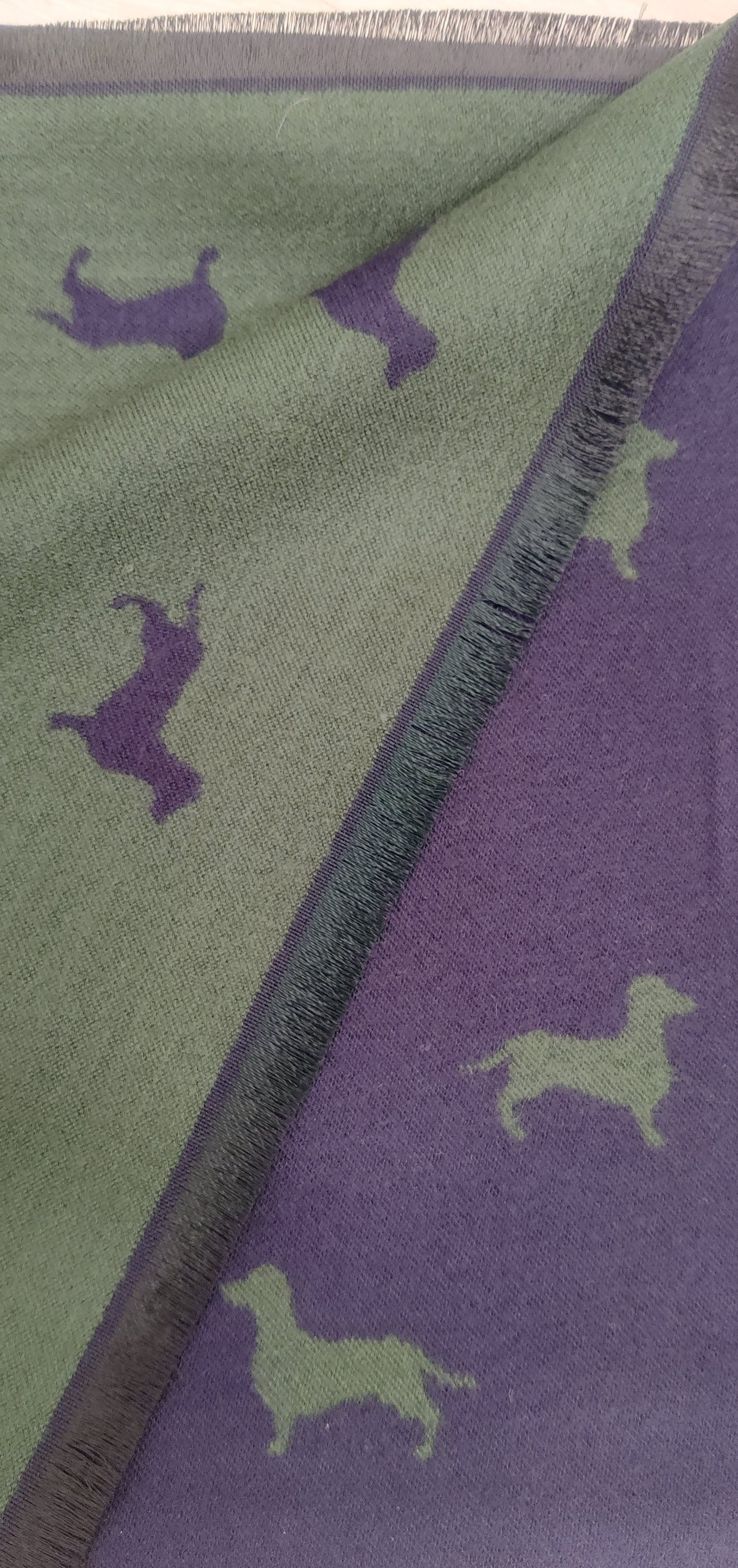 Pack de Regalo de Navidad Exclusivo: Bufanda Reversible, Calcetines a Juego y Pulsera España