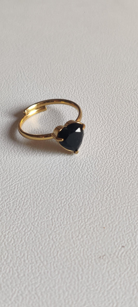 Anillo "Corazón de Onix" – Acero Dorado Ajustable