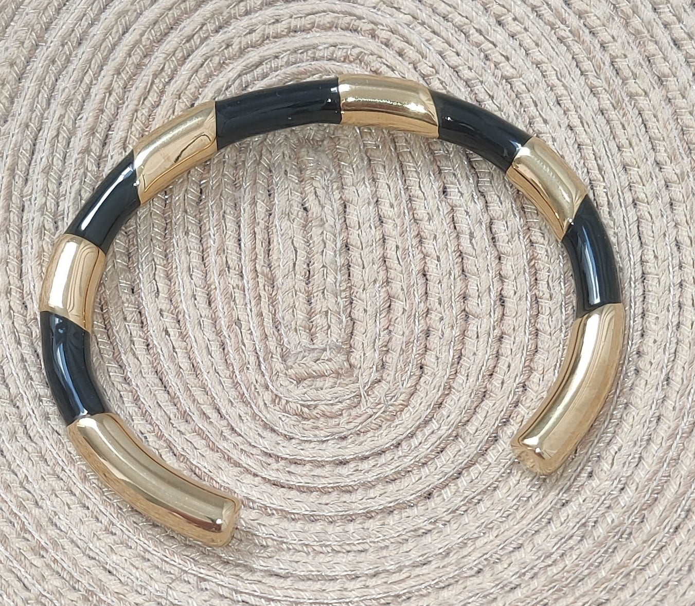 Brazalete Rígido "Soberanía" en Acero Inoxidable y Esmalte