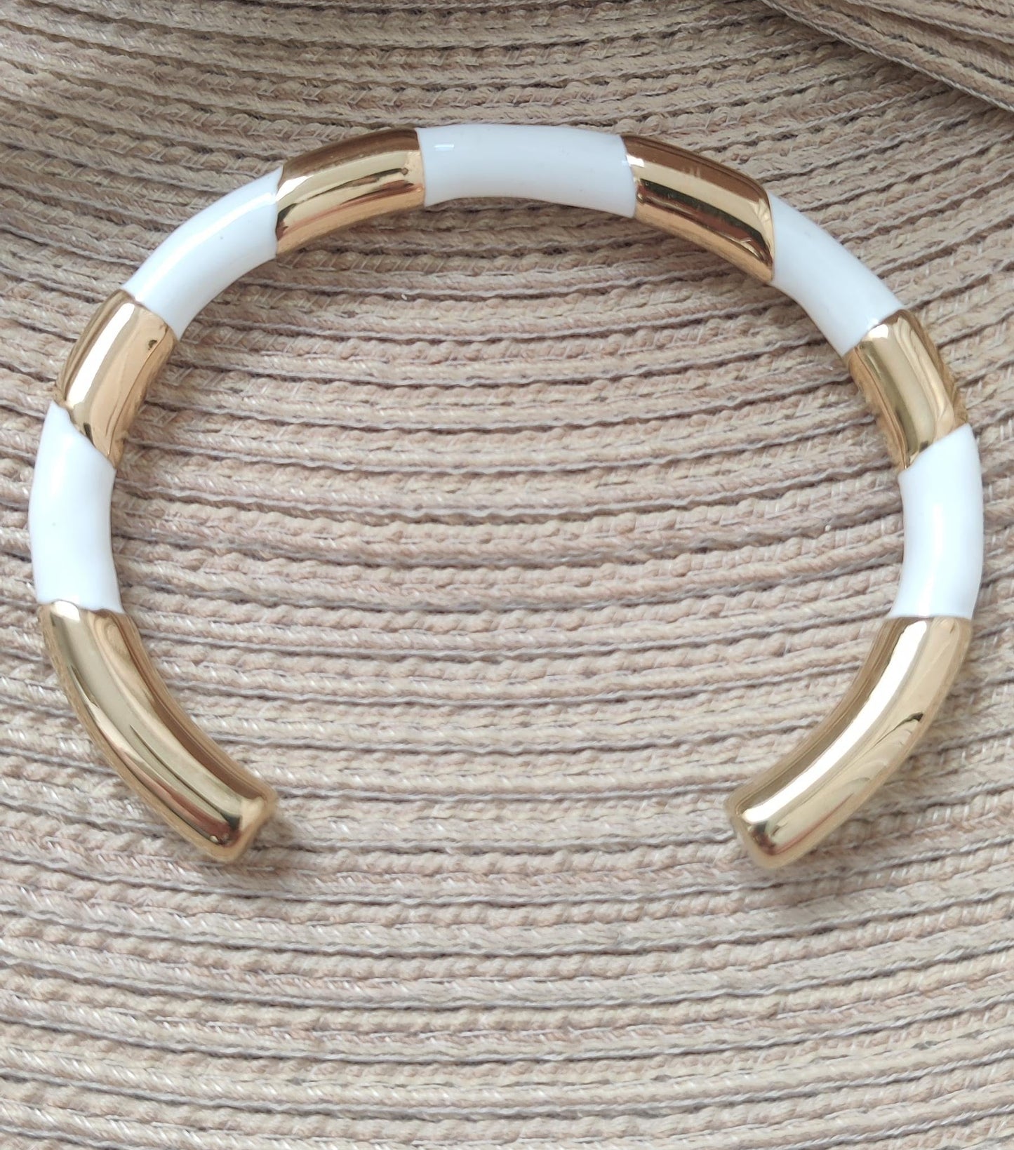 Brazalete Rígido "Soberanía" en Acero Inoxidable y Esmalte